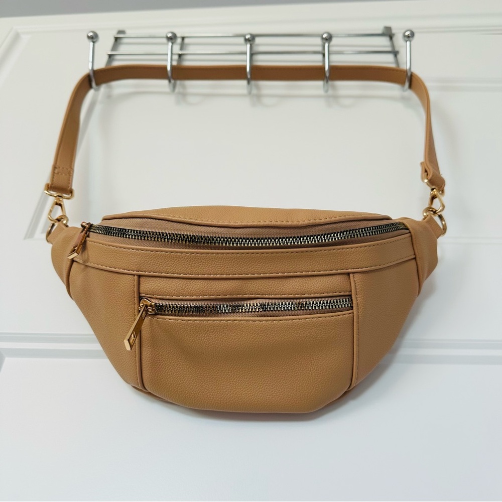Tan Leather Crossbody w/ 3 straps